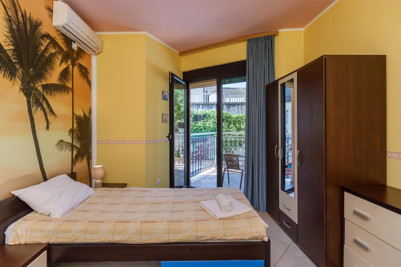 Apartments Coral Котор Екстериор снимка